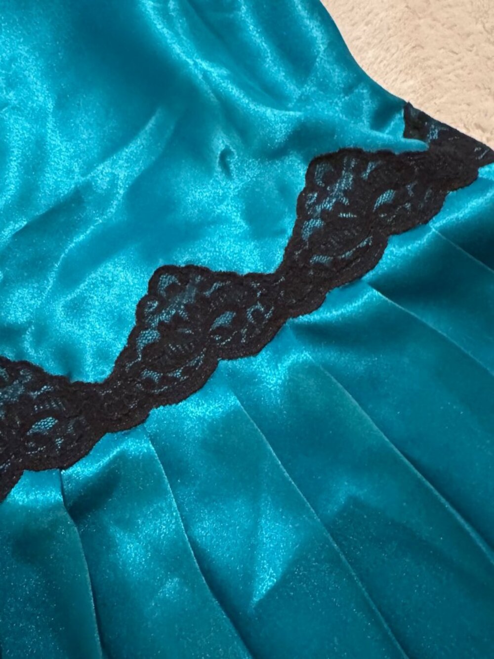 Victoria Secret Gold Label Vintage "Teal" Chemise Pleats and Lace - Picture 6 of 15